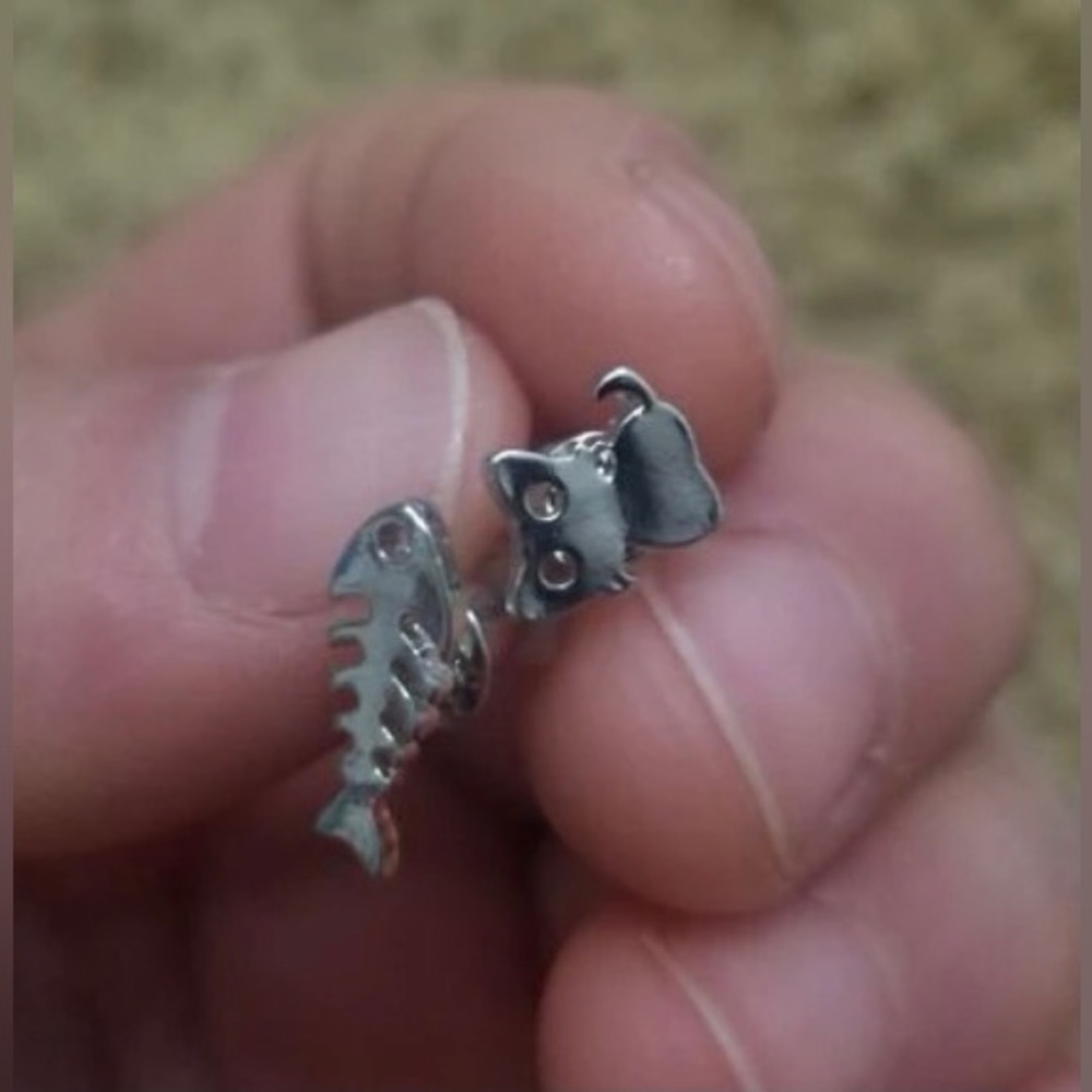 🦴🐱Cat & Fish Bone Earrings NWT - Picture 6 of 10
